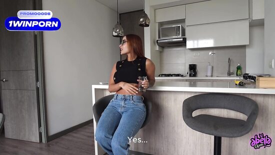 Делиться секретами с отчимом