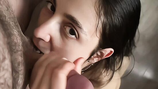 Отсасываю другу мужа