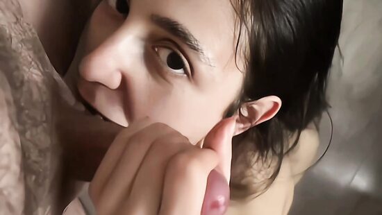 Отсасываю другу мужа