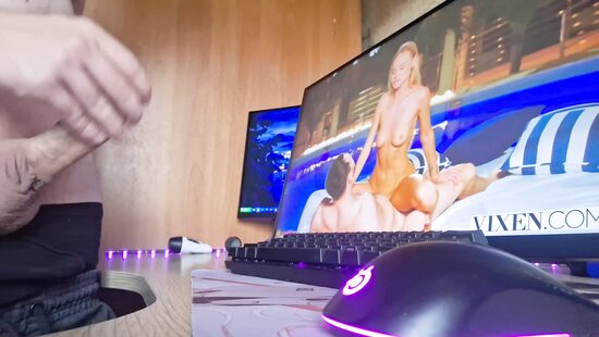 Дрочка за просмотром порно с Nancy A