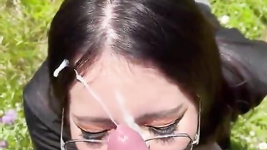 Дал в ротик милашке с сайта