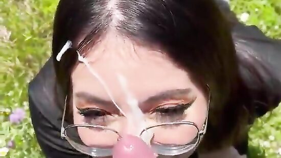 Дал в ротик милашке с сайта