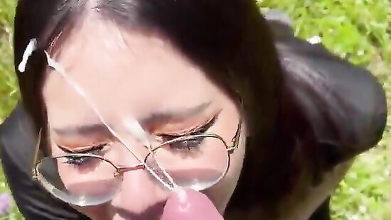 Дал в ротик милашке с сайта