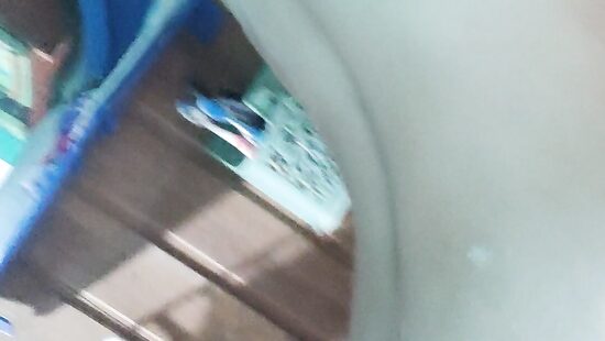 Трахаю в попку любимую в ванной