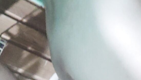 Трахаю в попку любимую в ванной