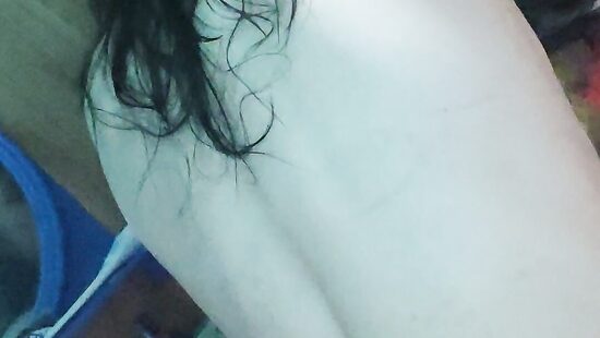 Трахаю в попку любимую в ванной