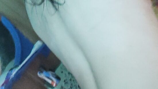 Трахаю в попку любимую в ванной