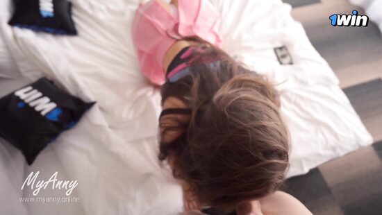 А что делают с шлюшками? Трахают без презика!