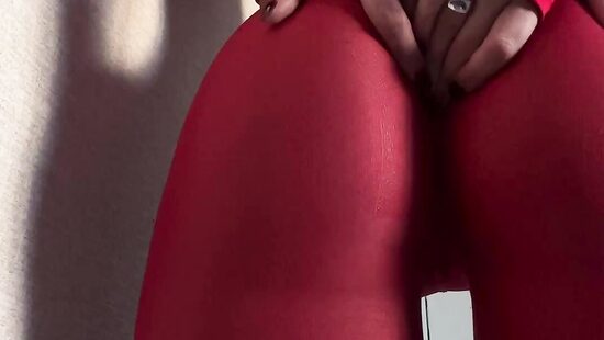 Маша готовится к фитнессу)