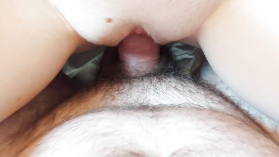 Трахаю сочную письку и бью по лобку членом