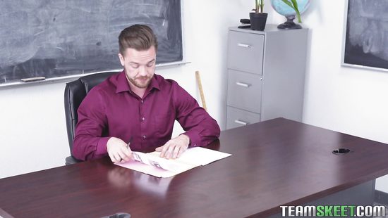 За кражу наказал студентку не только поркой, но и своим большим болтом