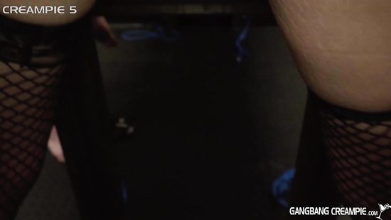 Пока муж в командировке зрелая женщина решила попробовать ганг банг