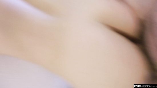 В отеле старый развратник трахнул на камеру молодую любовницу