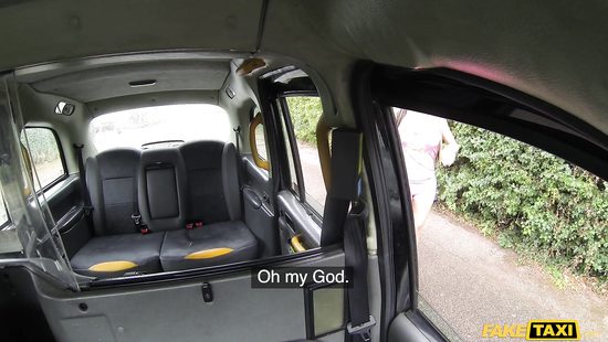За поездку в фейк такси грудастая блондинка рассчиталась задницей