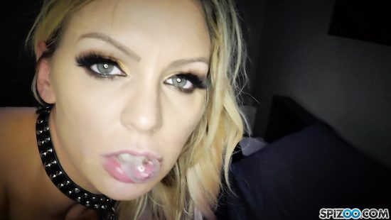 Во сне грудастую блондинку жестко трахнули два мужика в масках