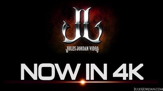 Настойчивая брюнетка сумела добраться до большого члена француза