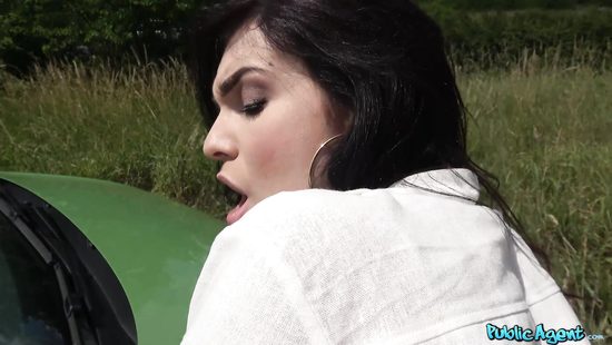 Белорусская милфа согласилась подзаработать и дала пикаперу за бабки