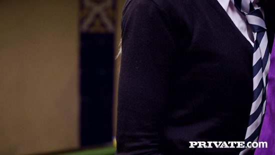 Наглая студентка на спор с подругами дала директору на бильярдном столе