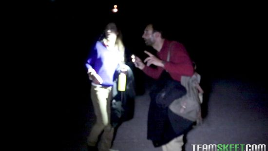 Худенькая девка с татуировками трахается с парнем в тишине как в последний раз