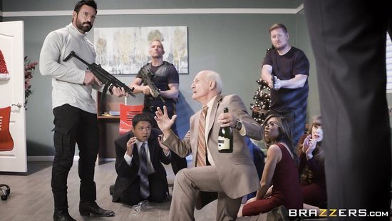 Прилетела из Лос-Анжелеса специально сделать мужу рождественский минет