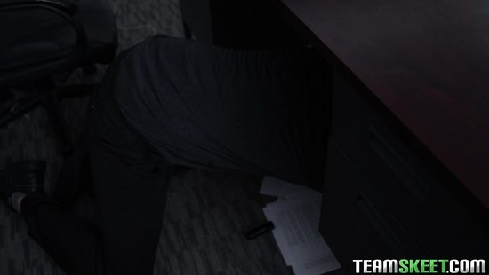 Жопастая студентка напросилась на жесткий секс с обнаглевшим одногруппником