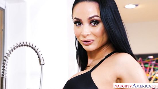 Не смогла удивить обедом, зато минет получился замечательный