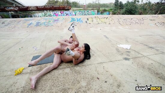 Йога в масле, и вся деревня в курсе