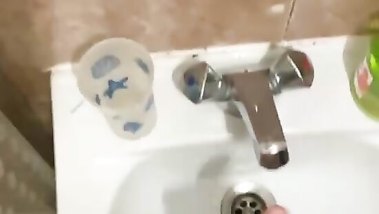 Дрочу напротив себя