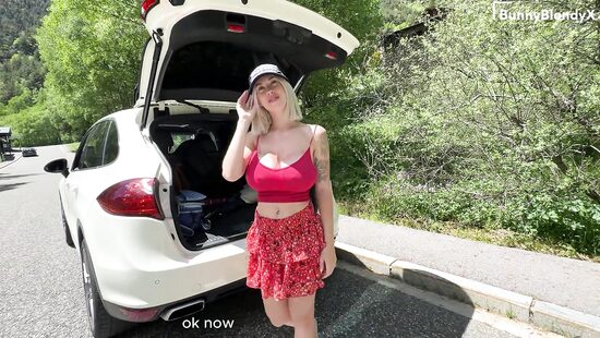 Клюшка в киске бьёт флажок G