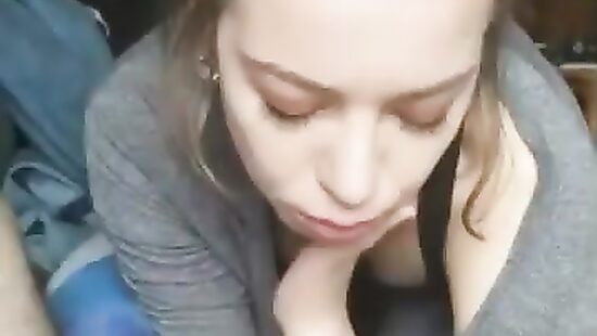 Глубокая глотка и мастерская дрочка от Алёнки