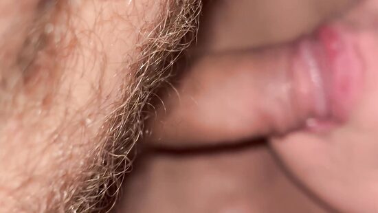 Делает миньет . Русская сосет