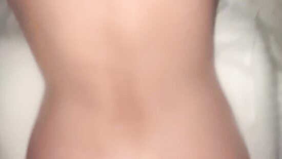 Трахает русскую раком .