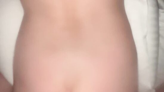 Трахает русскую раком .