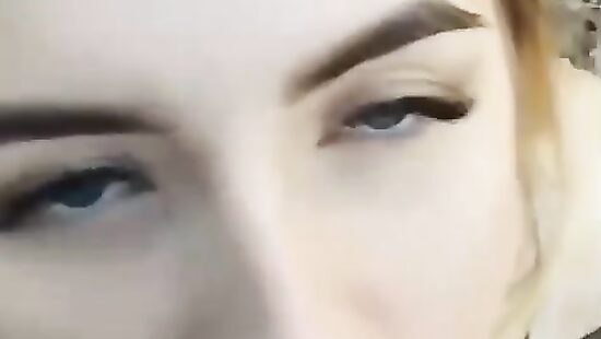 Трах с одной малышкой на природке;)