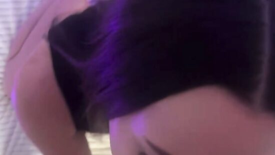 Сосет член с заглотом