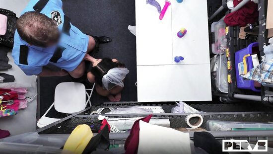 Все дилдо попадают в киски