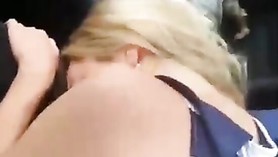 Трахнул одну милфетку в машине