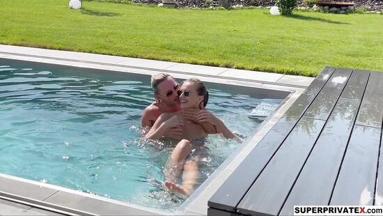 У соседа и трава зеленее, и жена кончает лучше