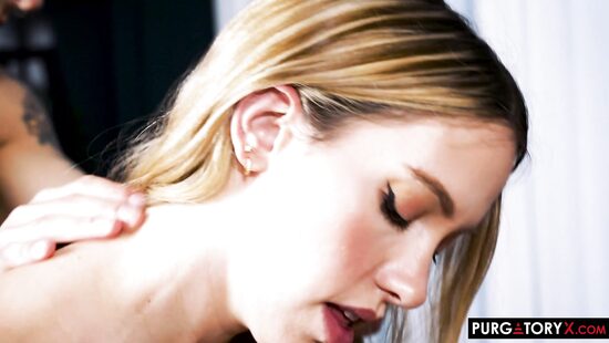 Семейный куколд на поводке киски