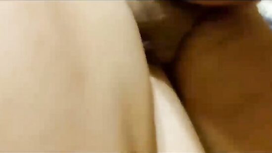 Друг поделился видео, где он с двумя своими друзьями по кругу пустили одну милфетку!)