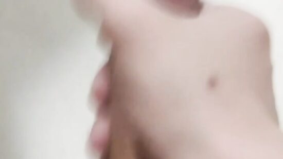 Дрочу в ванной