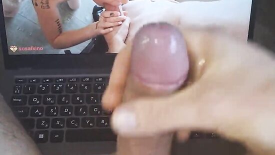 Просмотр порно и дрочка