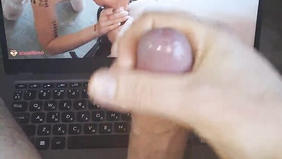 Просмотр порно и дрочка