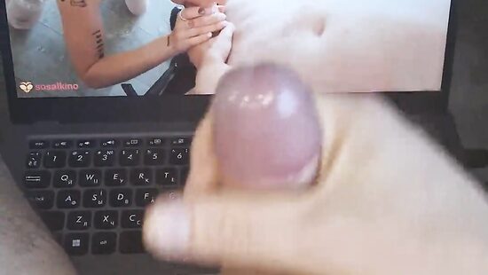 Просмотр порно и дрочка