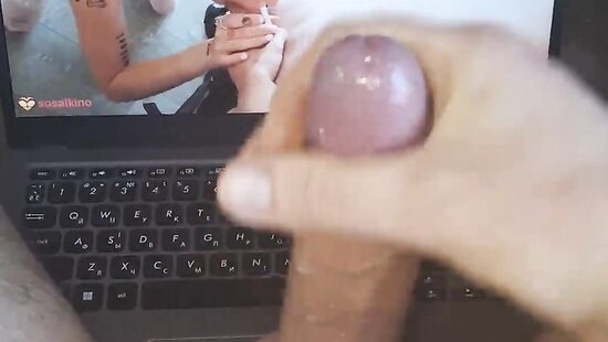 Просмотр порно и дрочка