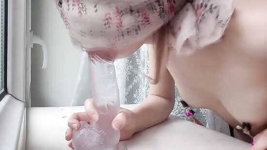 Любит зажимы)