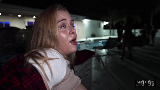 Клитор Зои приветствует Тони