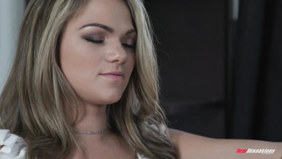 Куколд муж попросил испанского друга отодрать его красотку жену