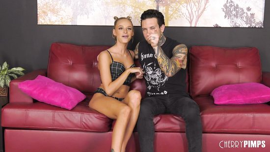 Татуированный чувак классно отпорол подружку с остренькими сиськами