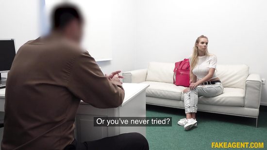 Блондинка пришла на кастинг и была оттрахана фотографом